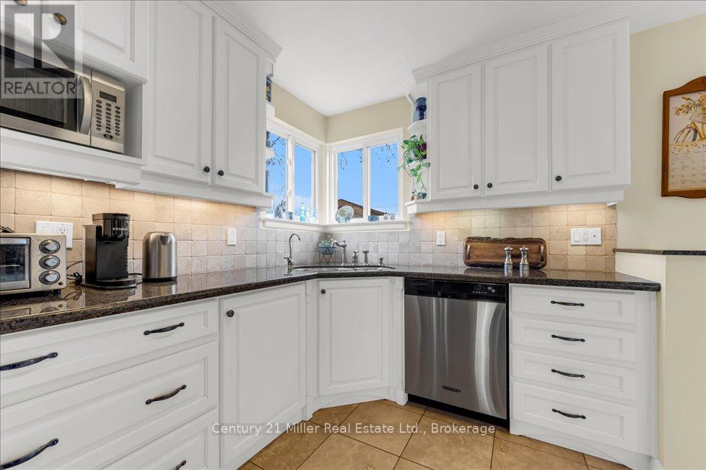 1504 Bridge Road, Oakville, Ontario  L6L 2E3 - Photo 10 - W12483390