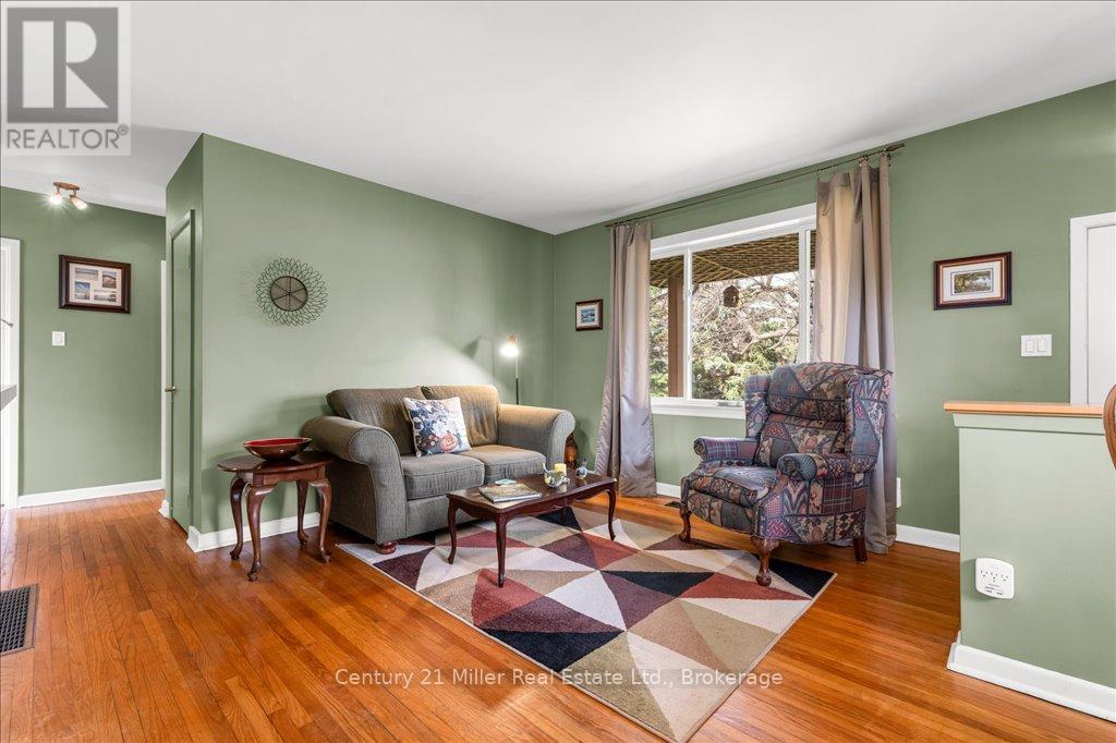 1504 Bridge Road, Oakville, Ontario  L6L 2E3 - Photo 4 - W12483390