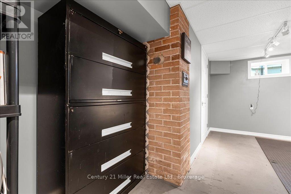 1504 Bridge Road, Oakville, Ontario  L6L 2E3 - Photo 29 - W12483390