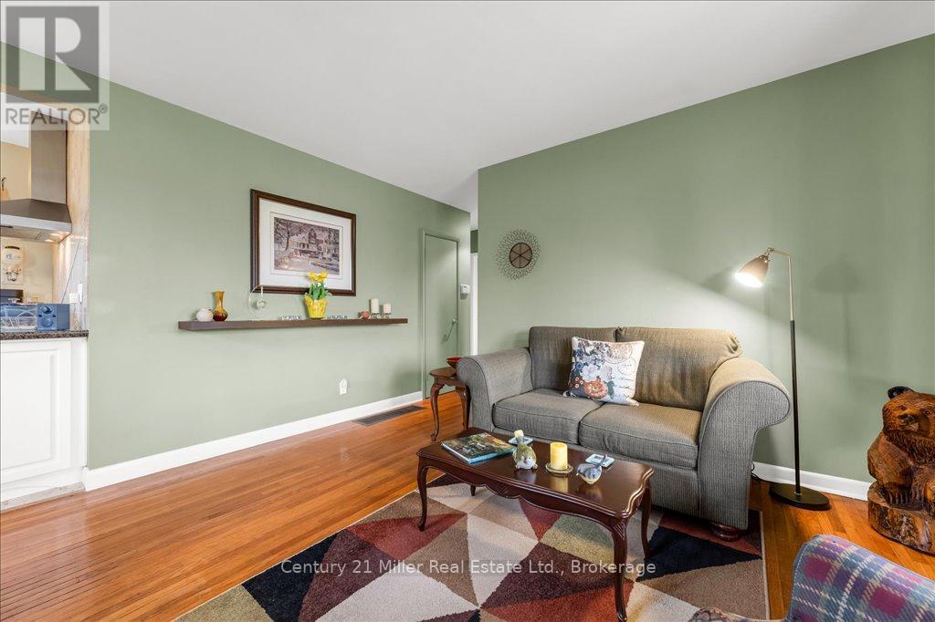 1504 Bridge Road, Oakville, Ontario  L6L 2E3 - Photo 7 - W12483390