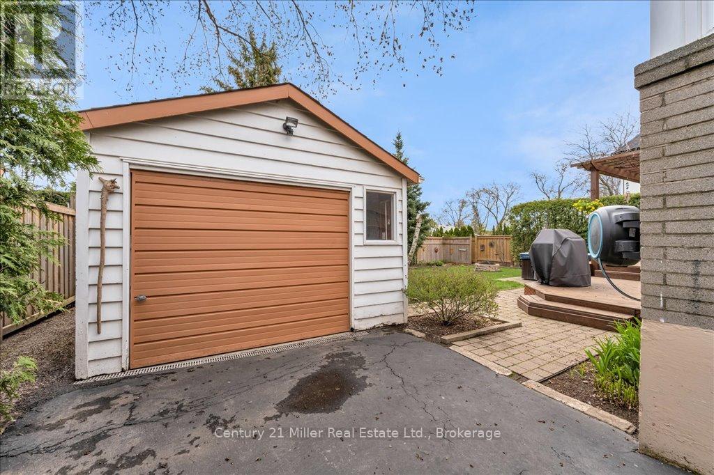 1504 Bridge Road, Oakville, Ontario  L6L 2E3 - Photo 39 - W12483390