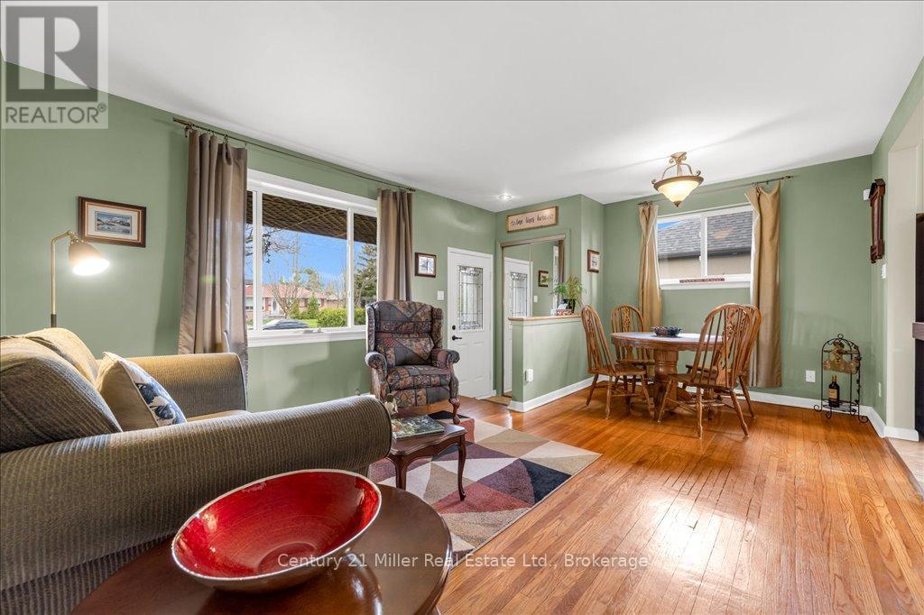 1504 Bridge Road, Oakville, Ontario  L6L 2E3 - Photo 5 - W12483390