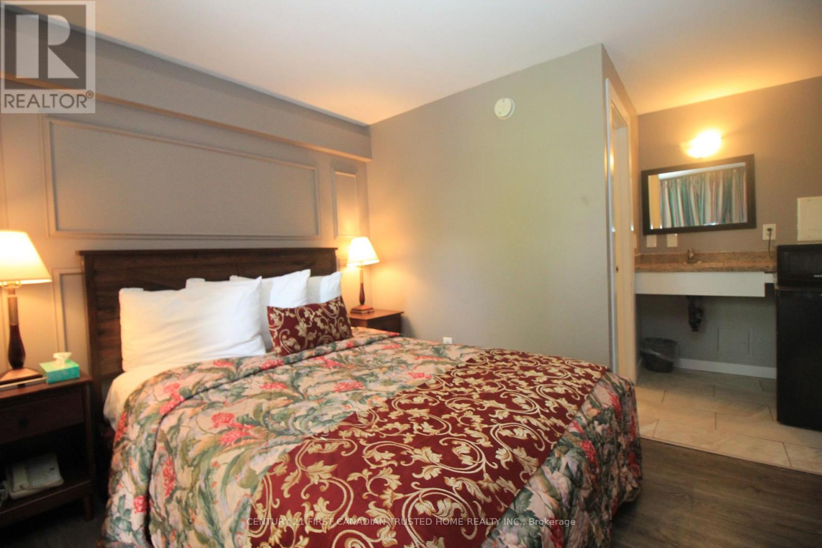 370 Wharncliffe Road S, London South, Ontario N6J 2M1 - Photo 10 - X12687052