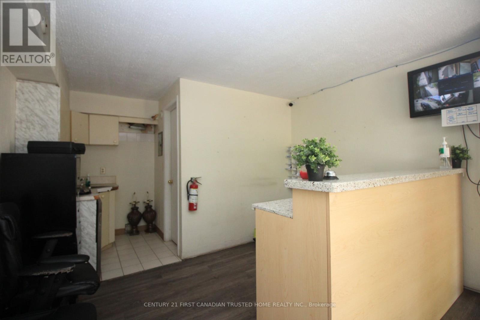 370 Wharncliffe Road S, London South, Ontario N6J 2M1 - Photo 14 - X12687052