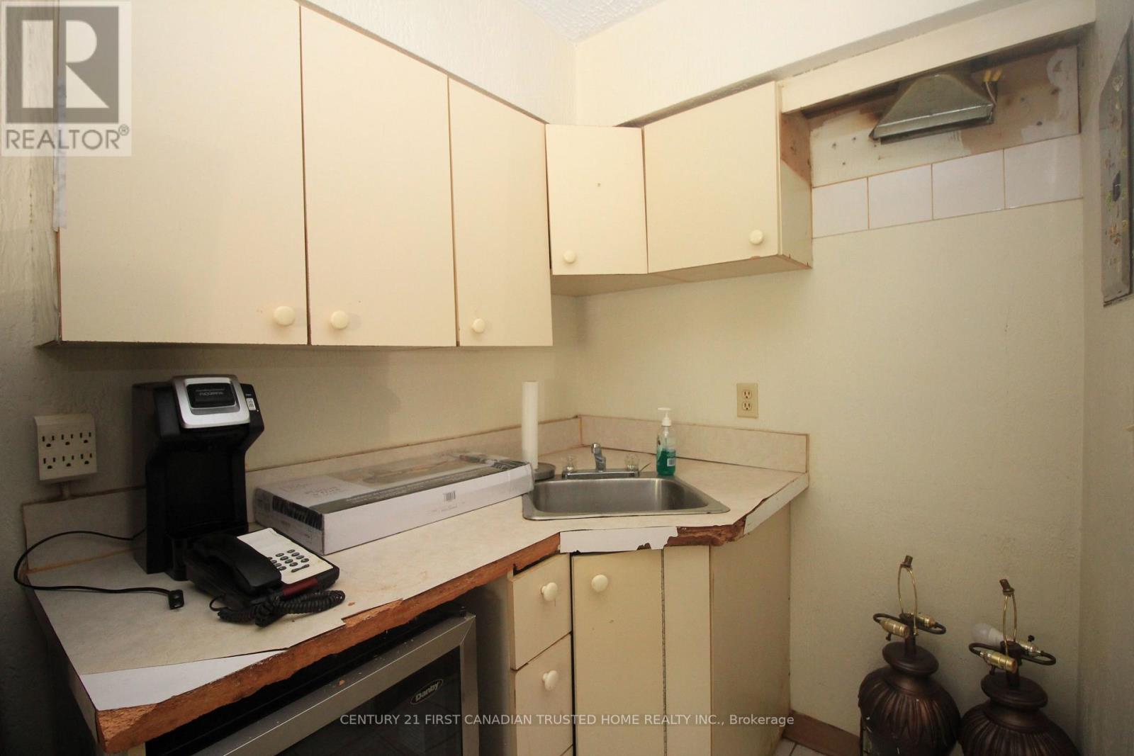 370 Wharncliffe Road S, London South, Ontario N6J 2M1 - Photo 15 - X12687052