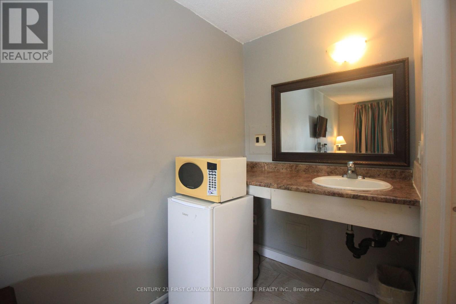 370 Wharncliffe Road S, London South, Ontario N6J 2M1 - Photo 8 - X12687052