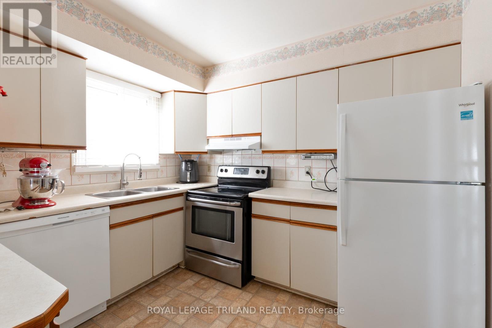 77 Bonaventure Drive, London East, Ontario  N5V 4A7 - Photo 11 - X12687072