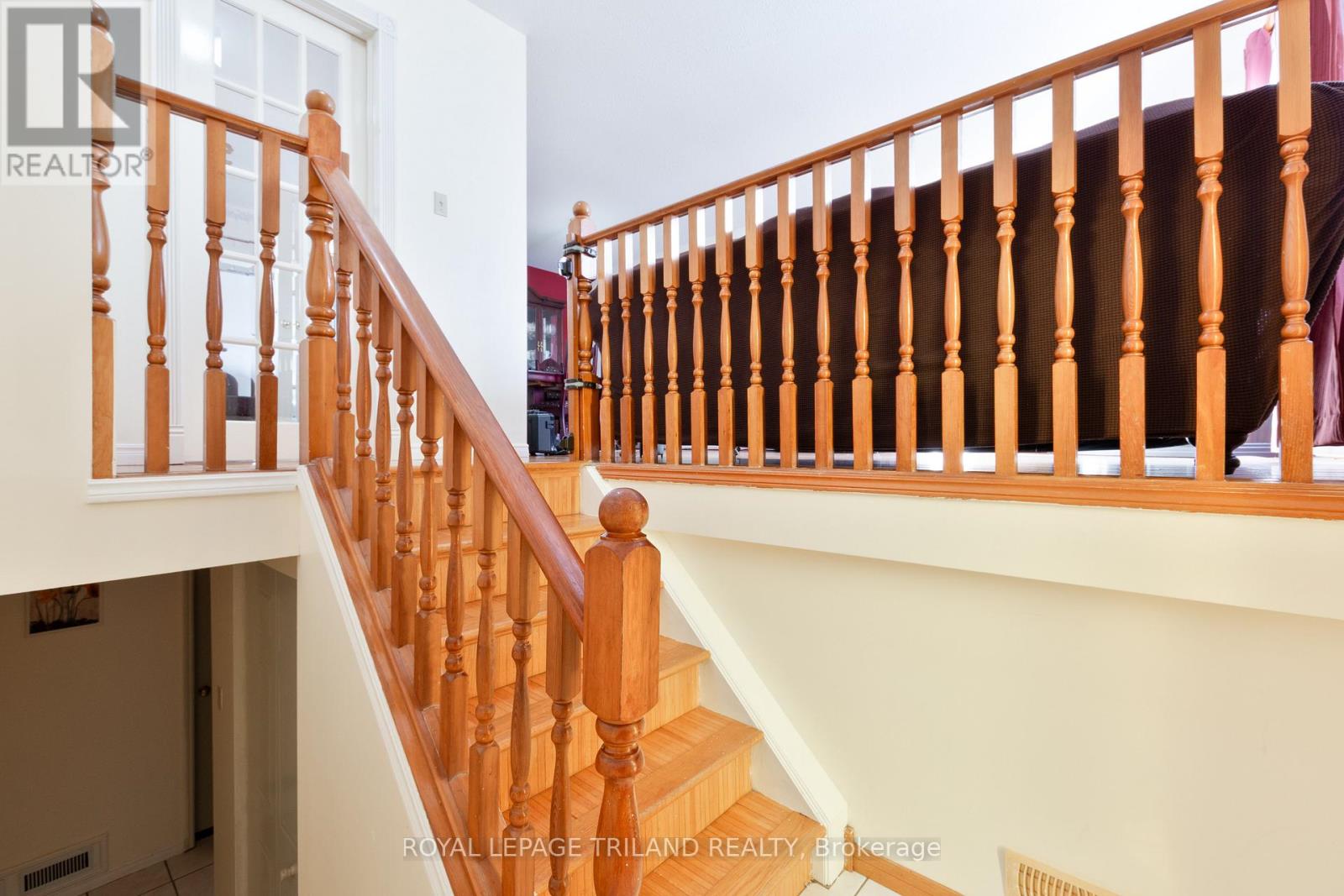 77 Bonaventure Drive, London East, Ontario  N5V 4A7 - Photo 3 - X12687072