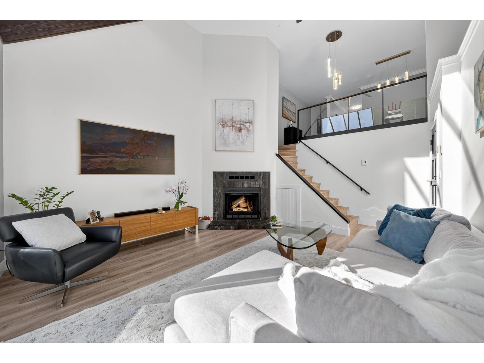 Listing Picture 2 of 40 : 11 15971 MARINE DRIVE, White Rock - 魯藝地產 Yvonne Lu Group - MLS Medallion Club Member