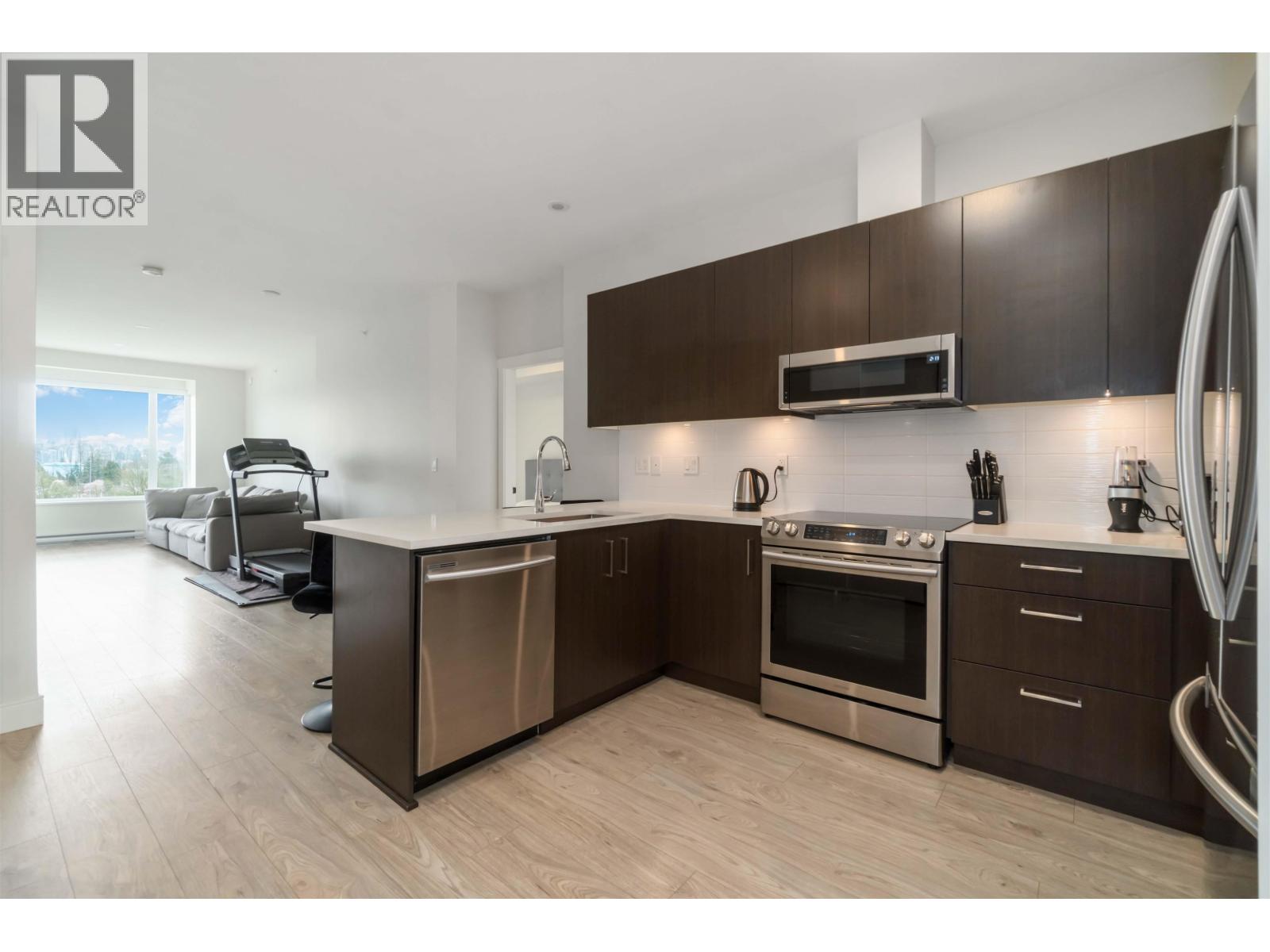 409 1633 Tatlow Avenue, North Vancouver, British Columbia  V7P 2Z8 - Photo 3 - R3078133