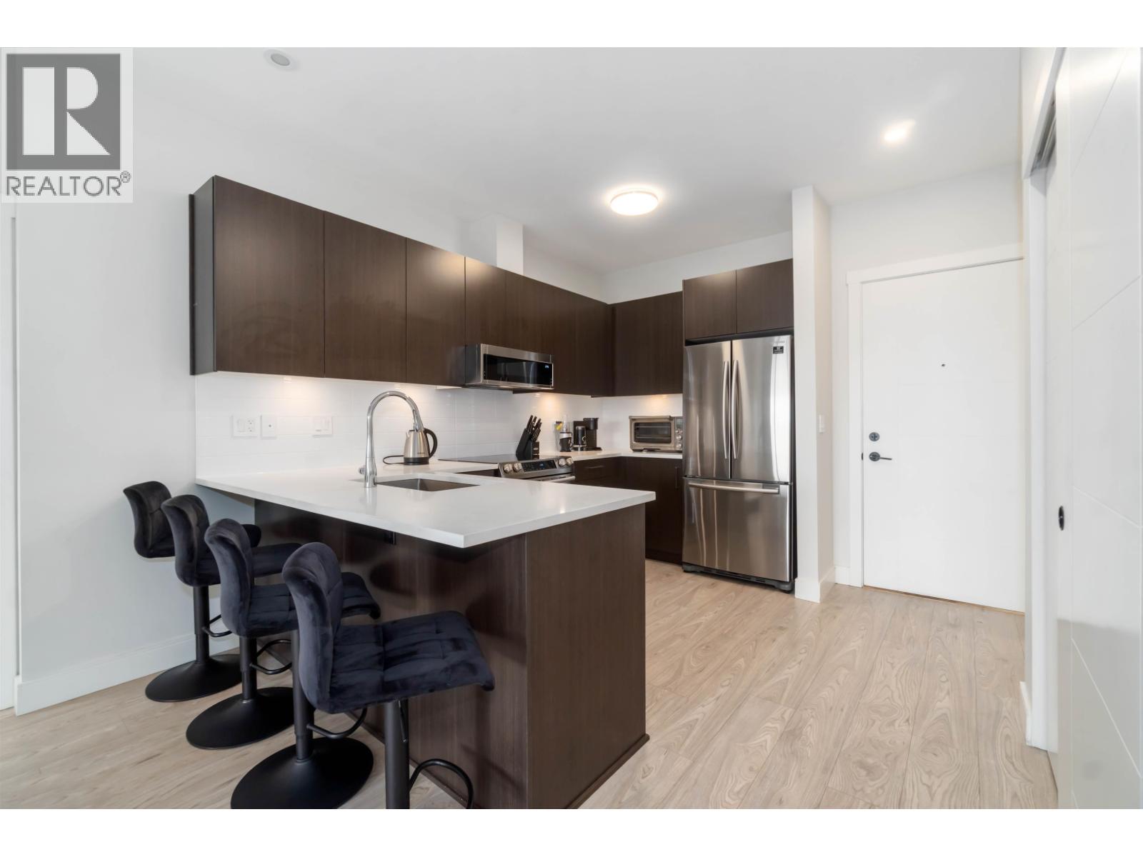 409 1633 Tatlow Avenue, North Vancouver, British Columbia  V7P 2Z8 - Photo 1 - R3078133