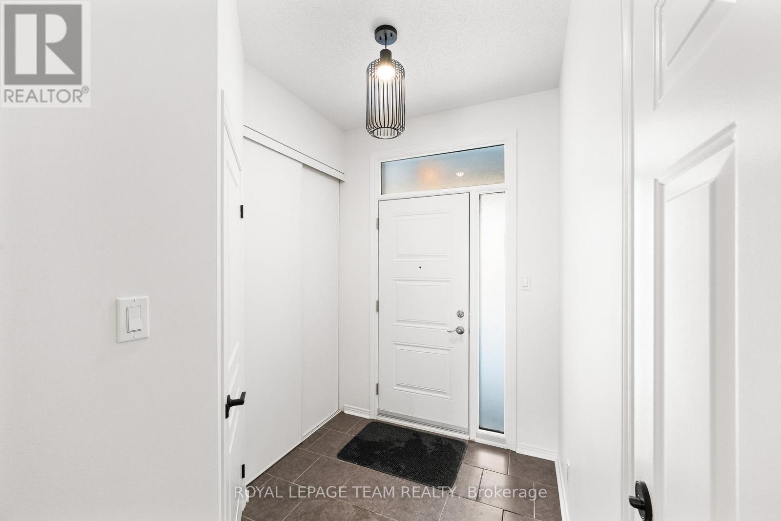 32 Bishops Mills Way, Ottawa, Ontario  K2K 3C1 - Photo 4 - X12687336