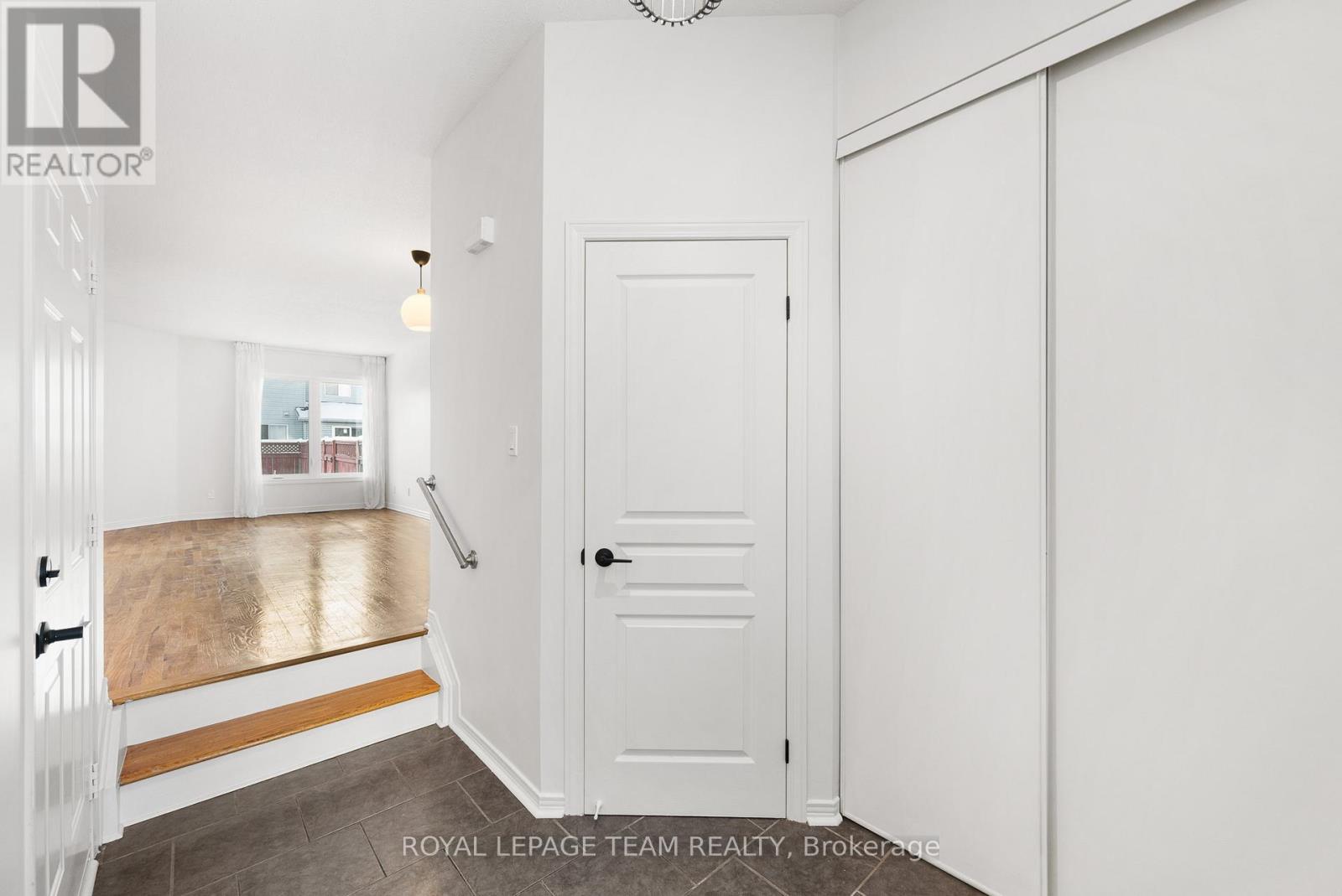 32 Bishops Mills Way, Ottawa, Ontario  K2K 3C1 - Photo 5 - X12687336