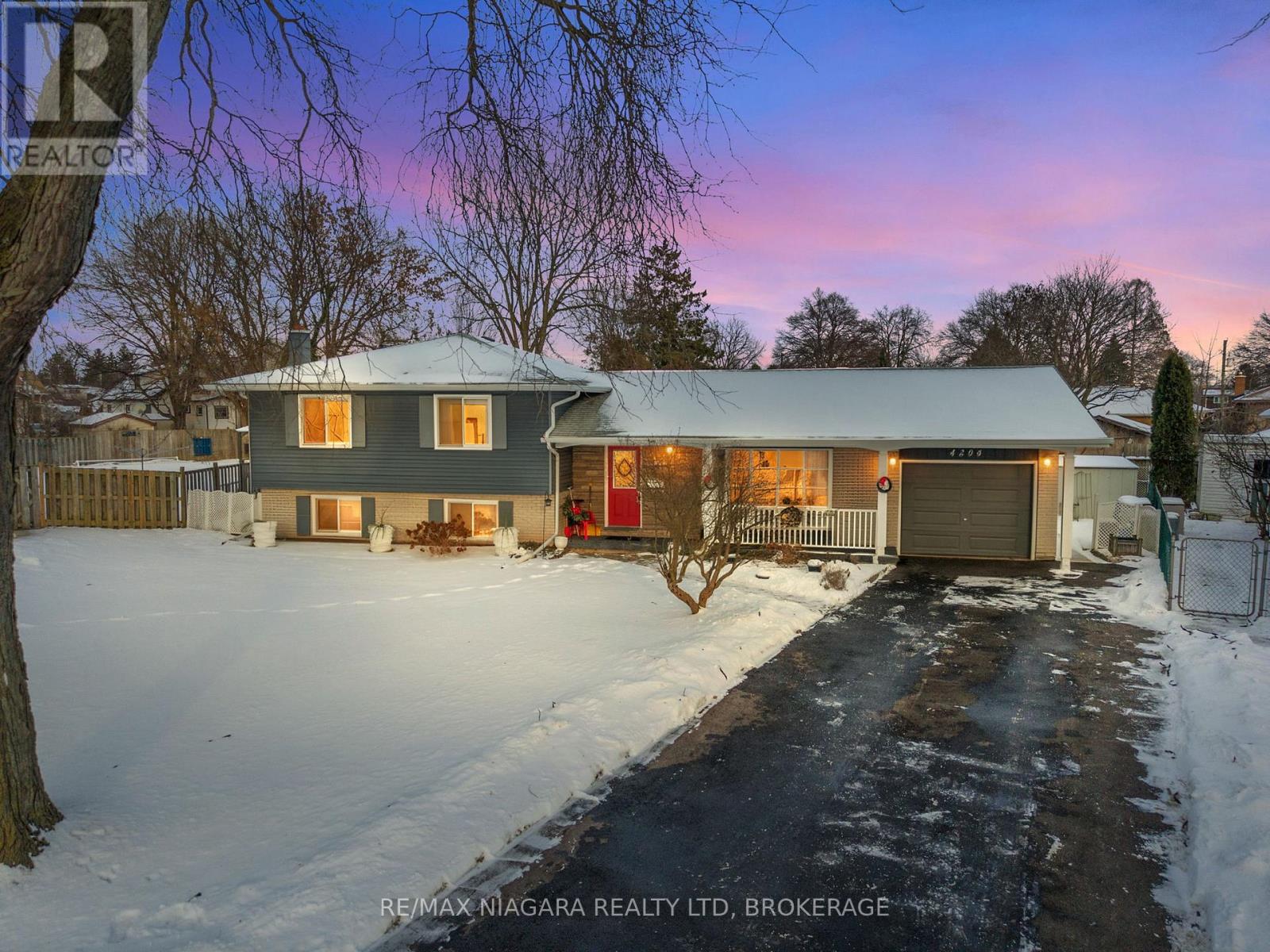 4204 Patten Crescent, Niagara Falls, Ontario  L2E 6J2 - Photo 1 - X12687198