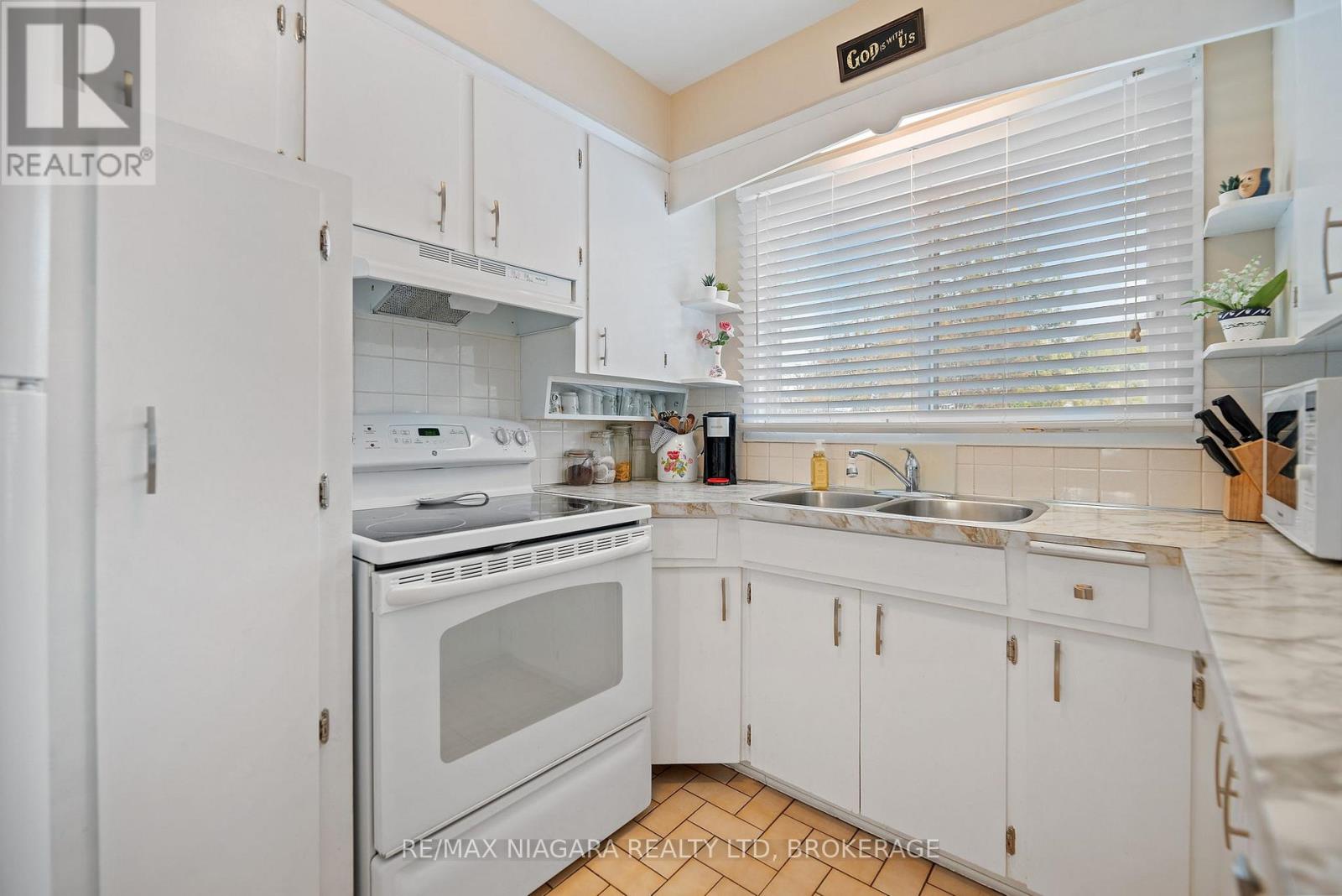 4204 Patten Crescent, Niagara Falls, Ontario  L2E 6J2 - Photo 9 - X12687198