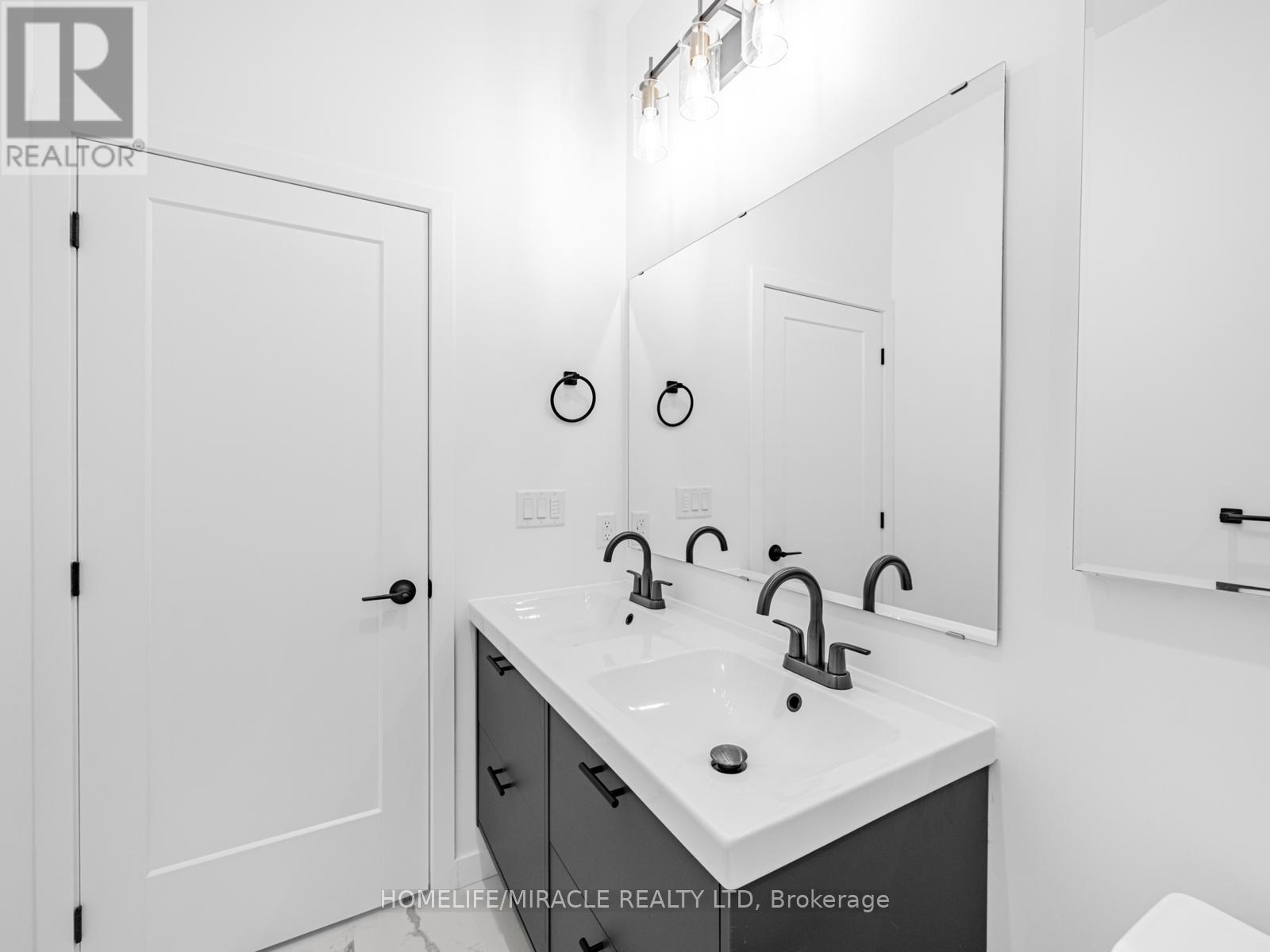 Grdn Suite - 67 Oakmount Road, Toronto, Ontario  M6P 2M3 - Photo 26 - W12637684