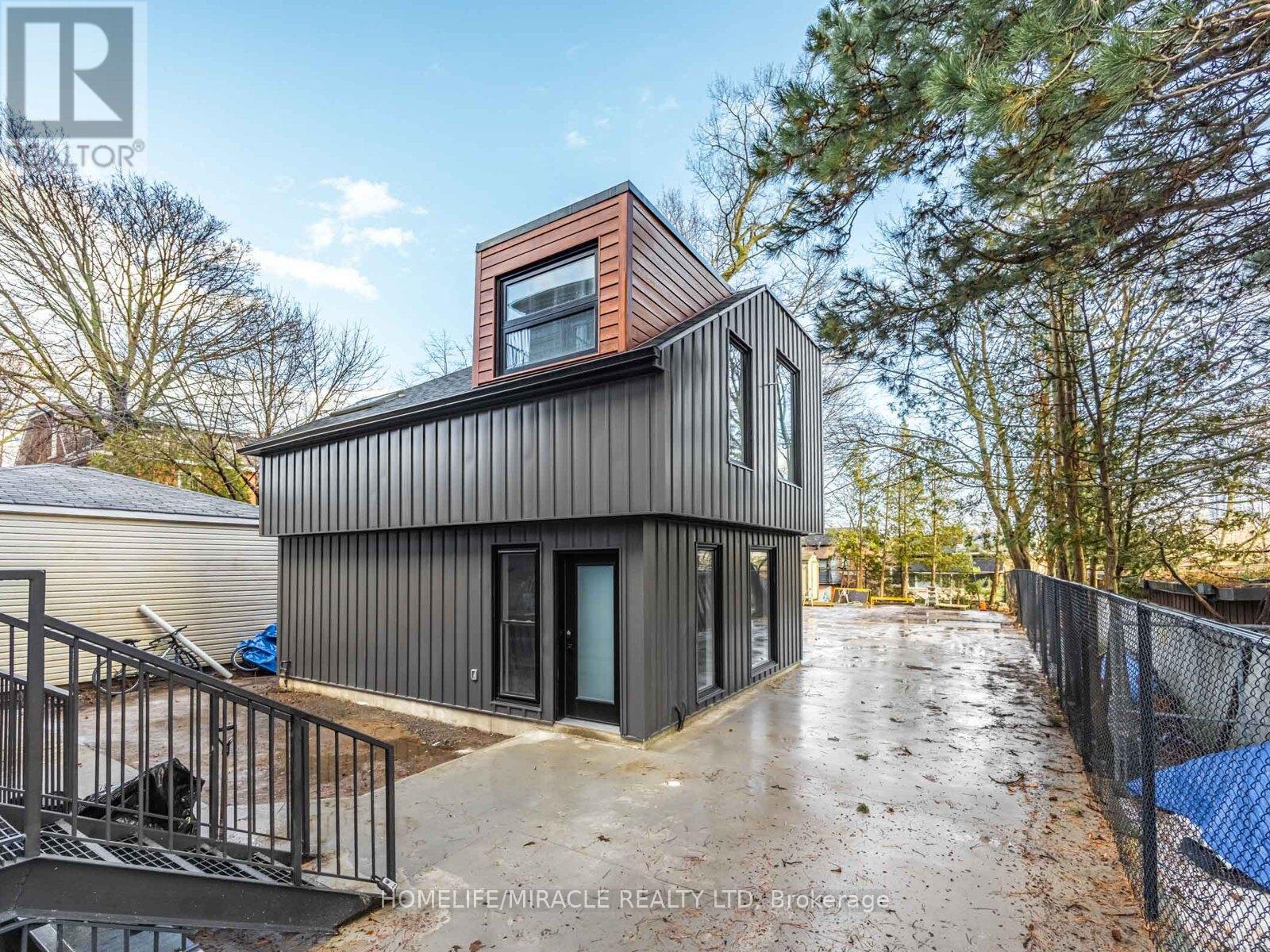 Grdn Suite - 67 Oakmount Road, Toronto, Ontario  M6P 2M3 - Photo 3 - W12637684