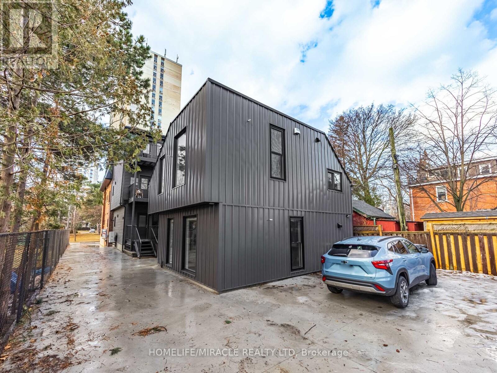 Grdn Suite - 67 Oakmount Road, Toronto, Ontario  M6P 2M3 - Photo 29 - W12637684