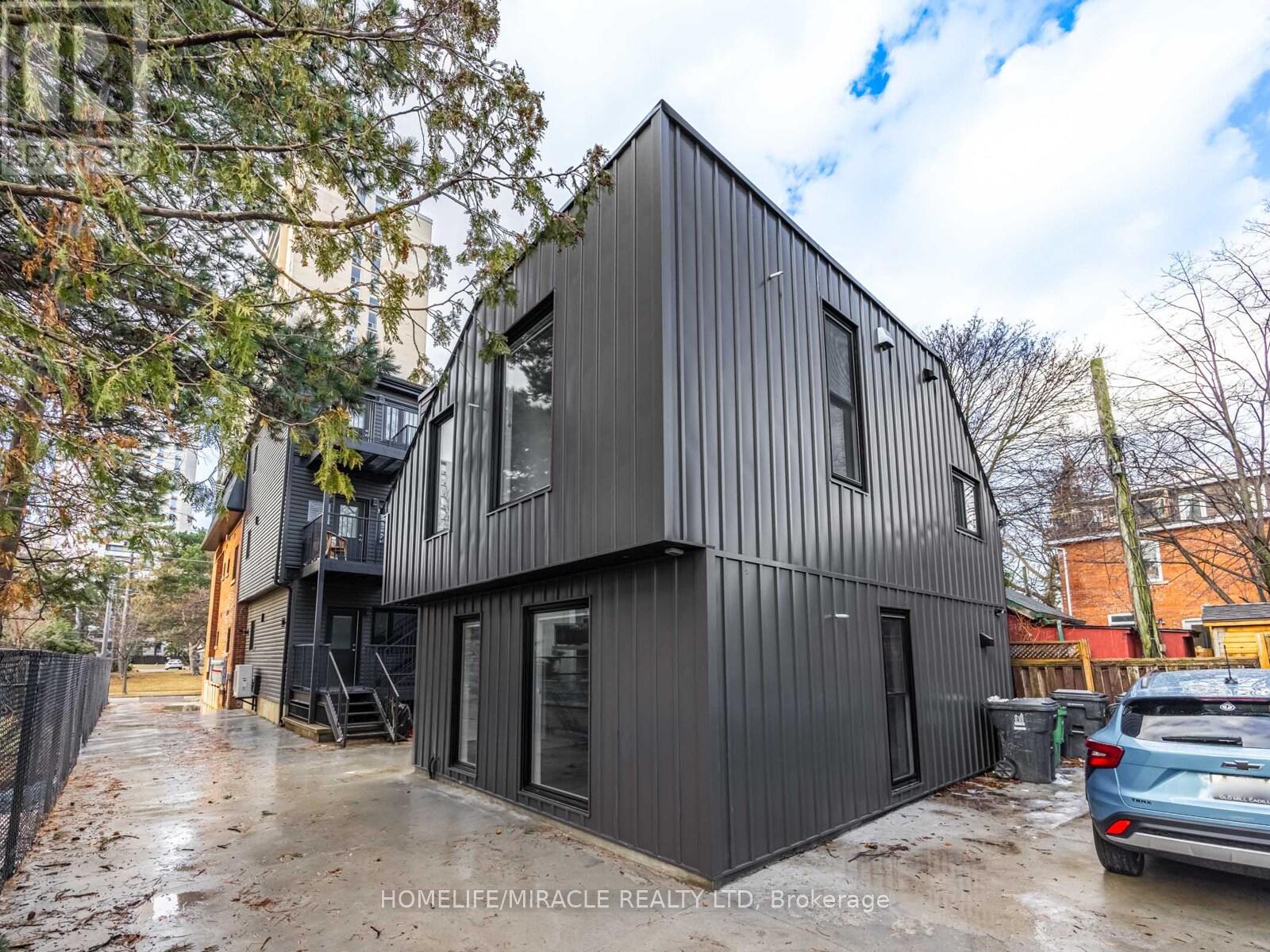 Grdn Suite - 67 Oakmount Road, Toronto, Ontario  M6P 2M3 - Photo 30 - W12637684