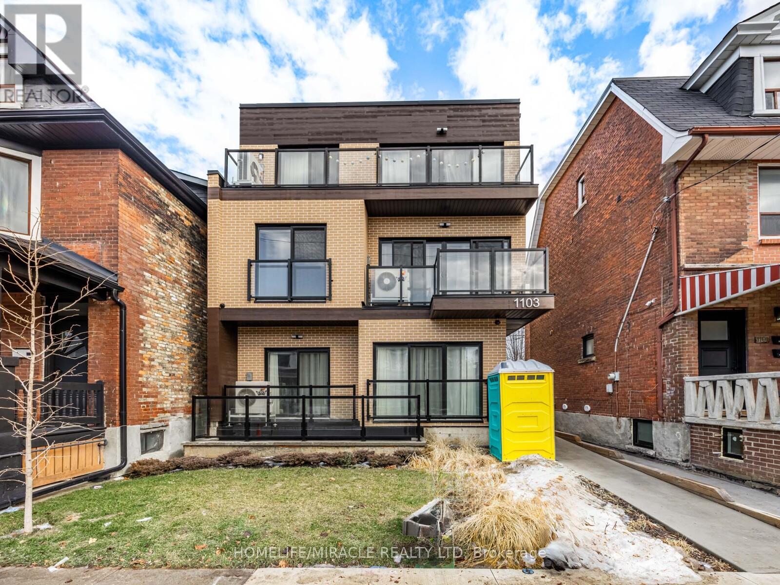 2 - 1103 Dufferin Street, Toronto, Ontario  M6H 4B5 - Photo 1 - W12656512