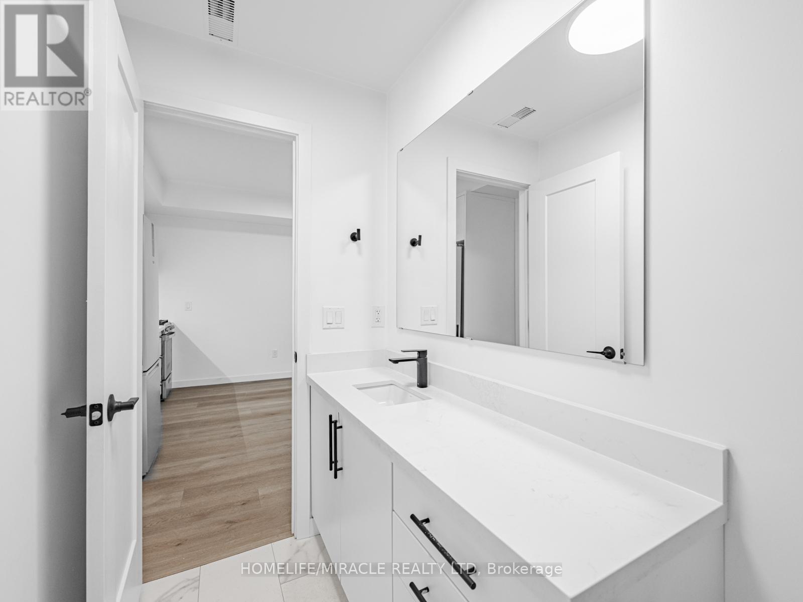 2 - 1103 Dufferin Street, Toronto, Ontario  M6H 4B5 - Photo 19 - W12656512