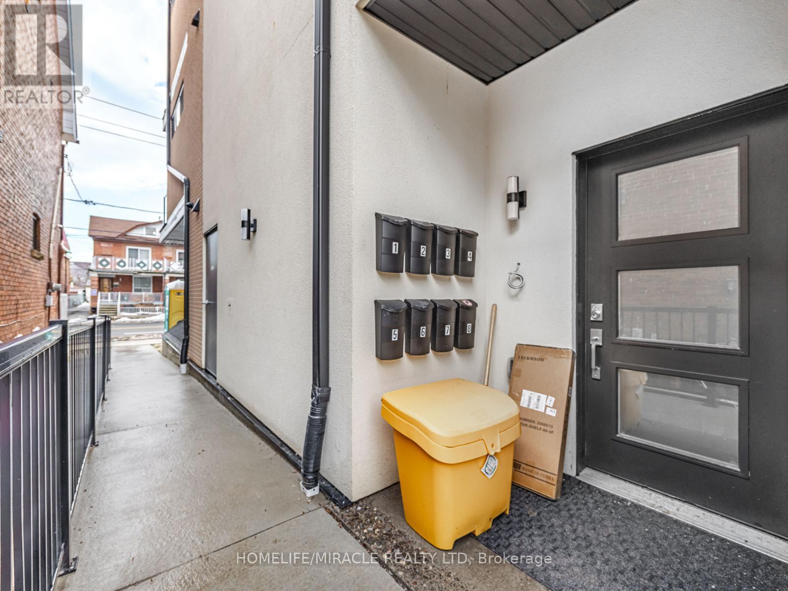 2 - 1103 Dufferin Street, Toronto, Ontario  M6H 4B5 - Photo 24 - W12656512