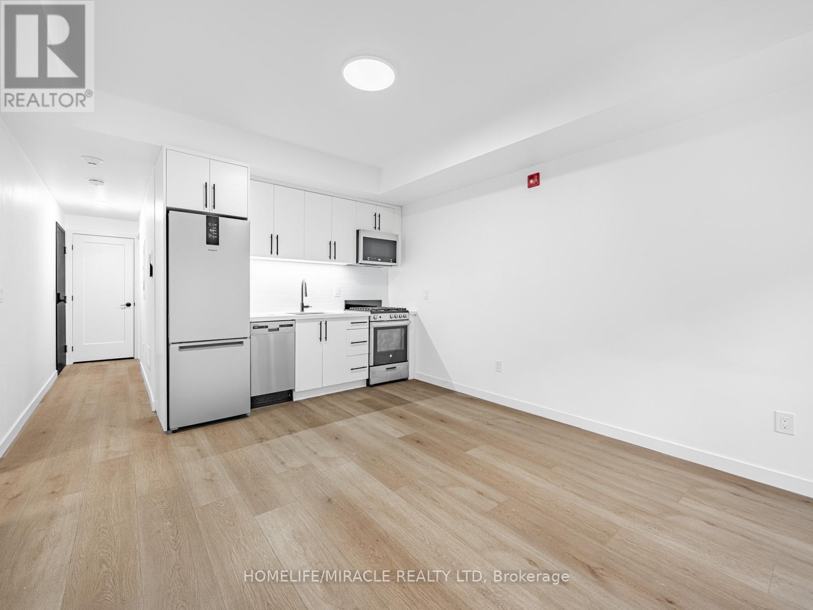 2 - 1103 Dufferin Street, Toronto, Ontario  M6H 4B5 - Photo 5 - W12656512