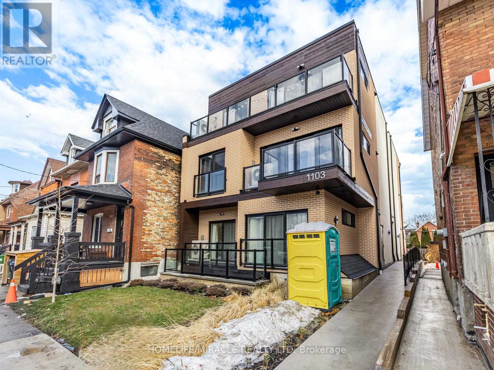 2 - 1103 Dufferin Street, Toronto, Ontario  M6H 4B5 - Photo 2 - W12656512