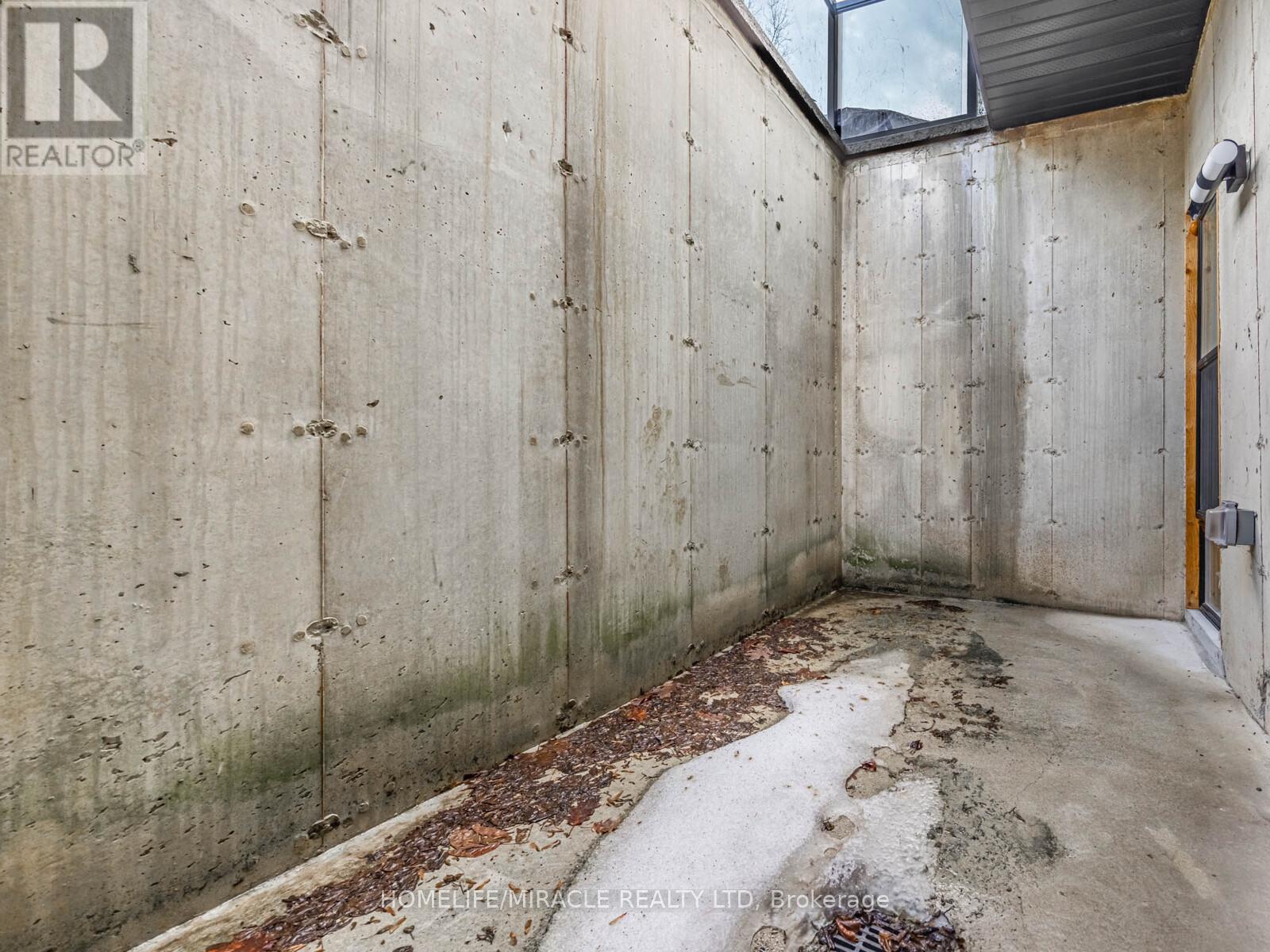 2 - 1103 Dufferin Street, Toronto, Ontario  M6H 4B5 - Photo 23 - W12656512