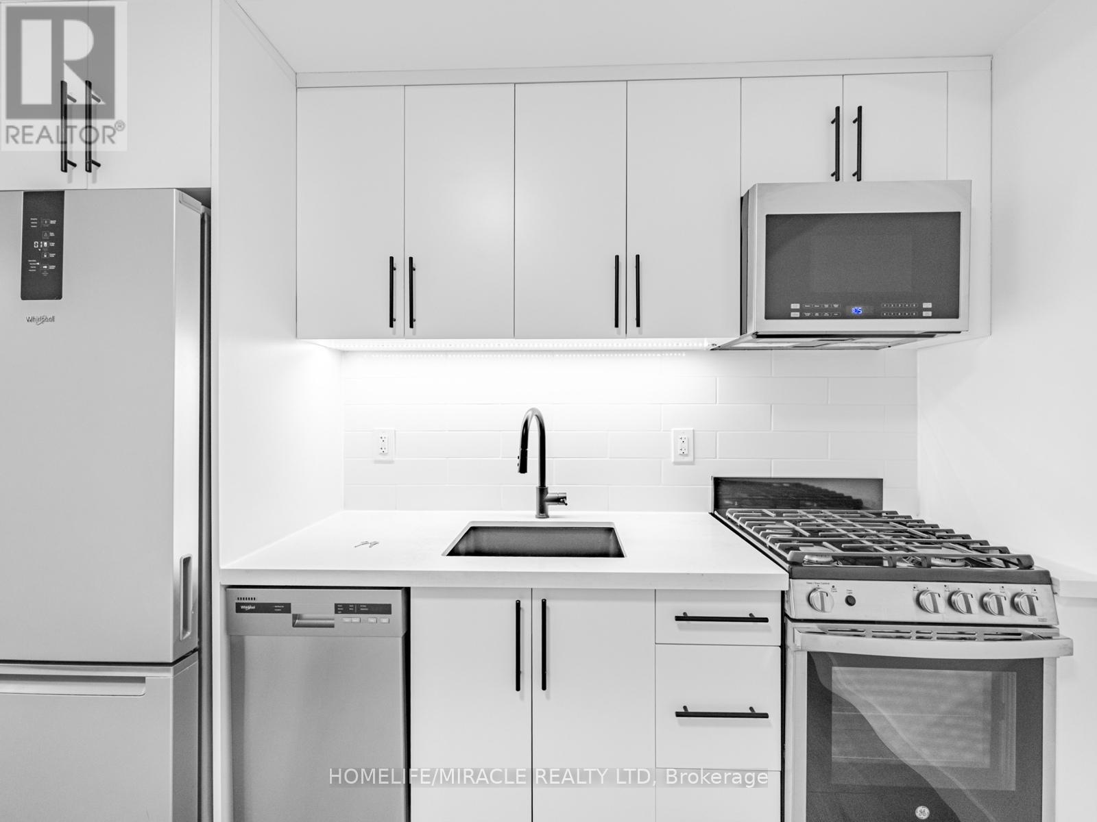 2 - 1103 Dufferin Street, Toronto, Ontario  M6H 4B5 - Photo 8 - W12656512