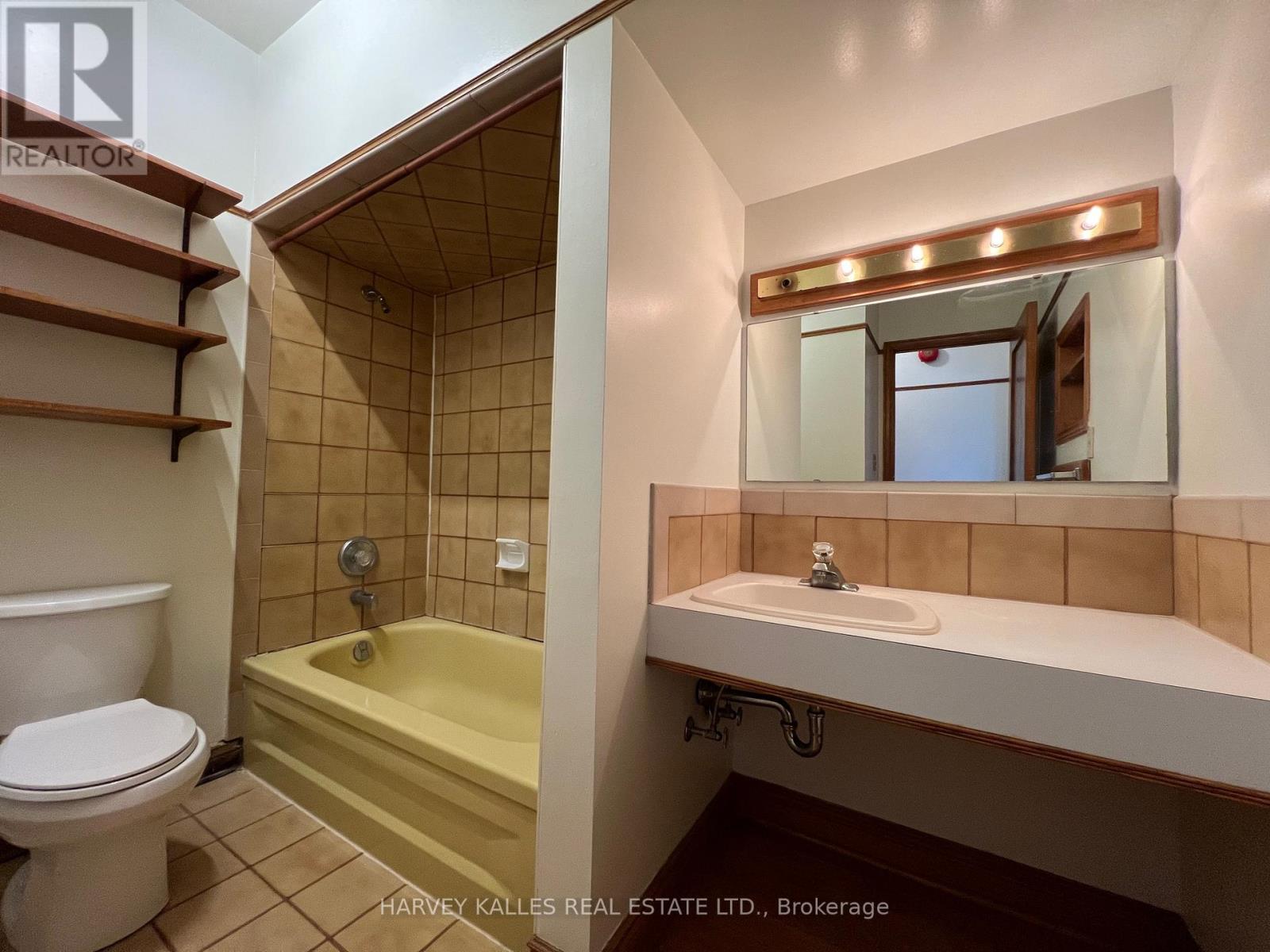 -Apt B - 3 Northcliffe Boulevard, Toronto, Ontario  M6H 3G9 - Photo 7 - W12681490