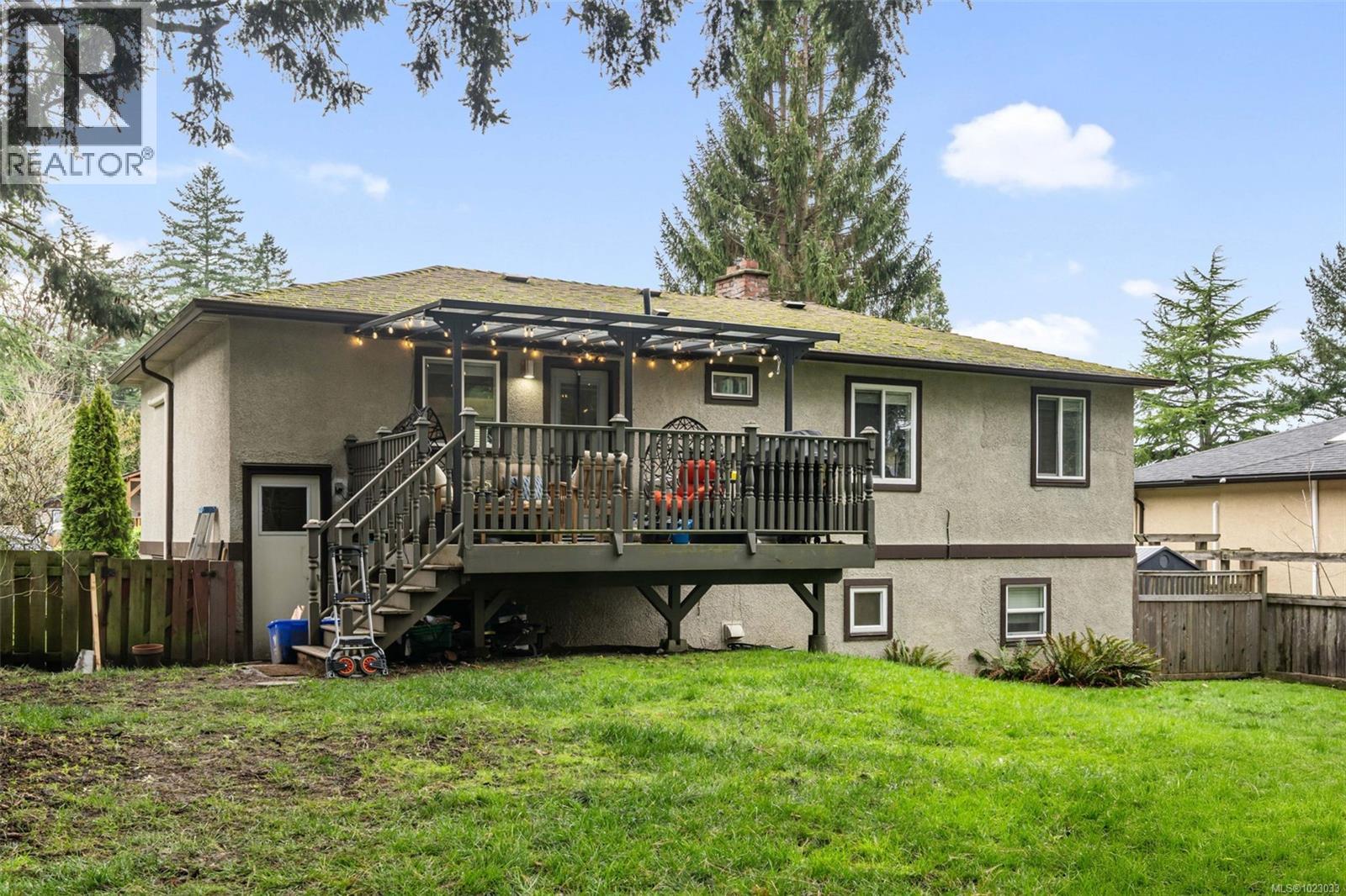 1232 Pearce Cres, Saanich, British Columbia  V8X 3S9 - Photo 5 - 1023033