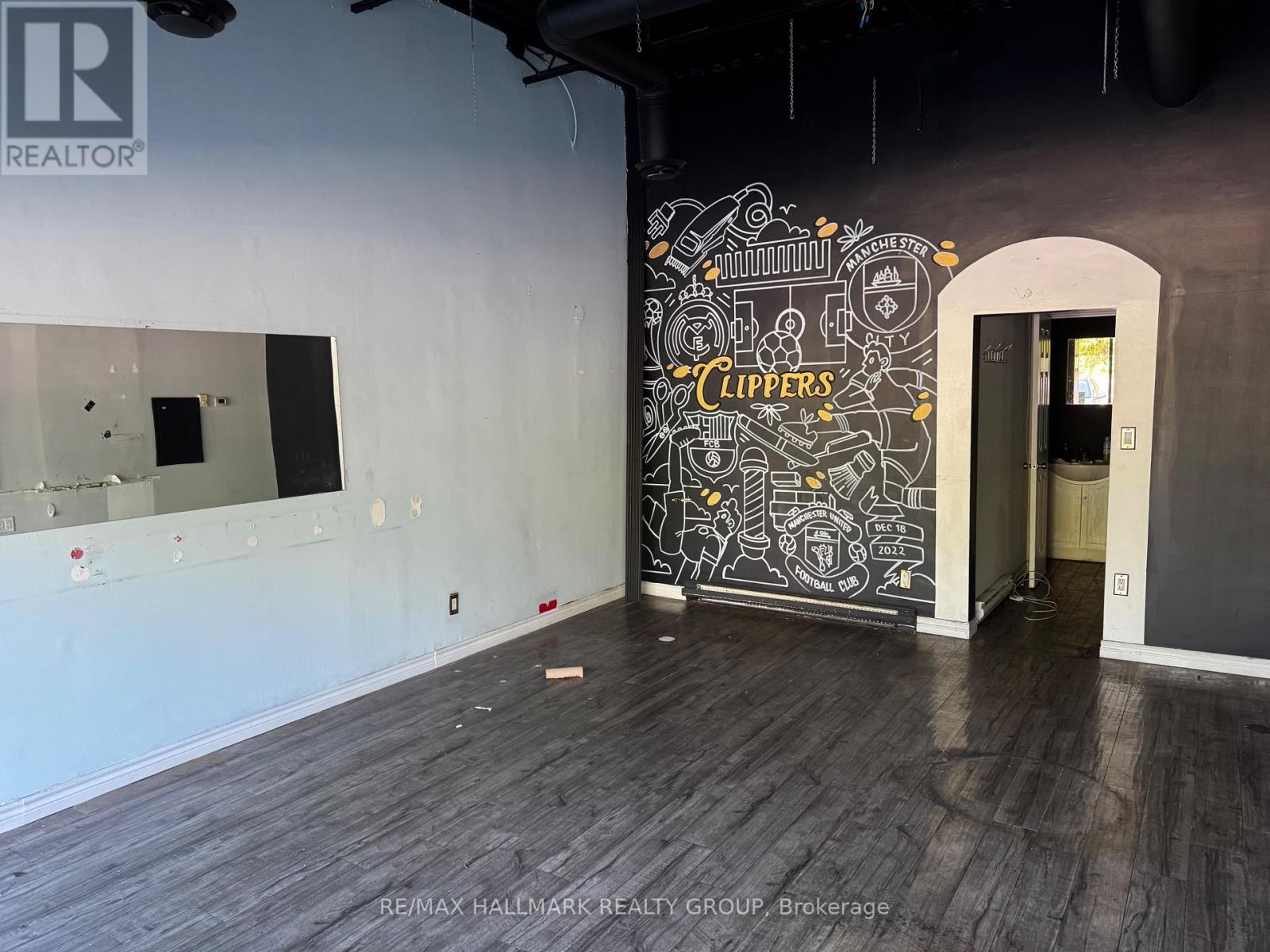 2186 Lamira Street, Ottawa, Ontario  K1H 8L4 - Photo 3 - X12350613