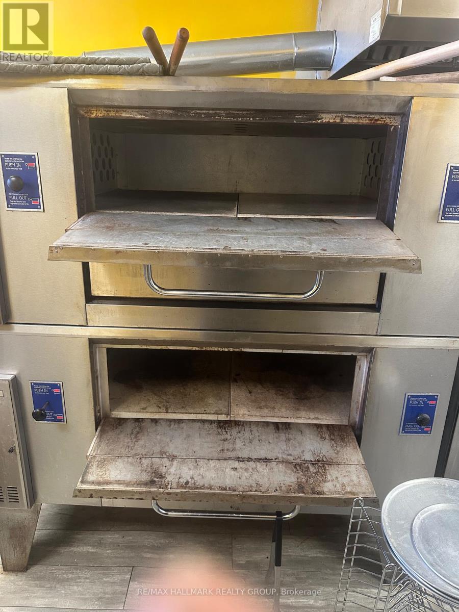 8154 Jeanne-D'arc Blvd N Boulevard, Ottawa, Ontario  K1E 2H5 - Photo 8 - X12570016