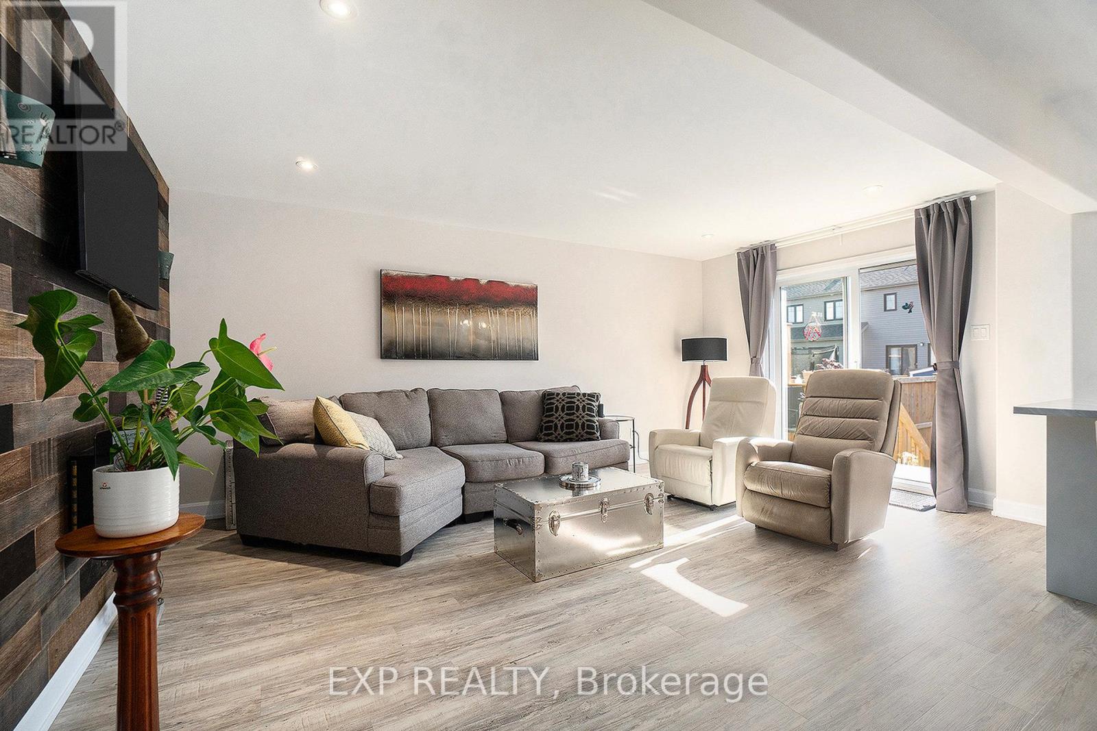 704 Azure Street, Russell, Ontario  K4R 1E5 - Photo 4 - X12661468