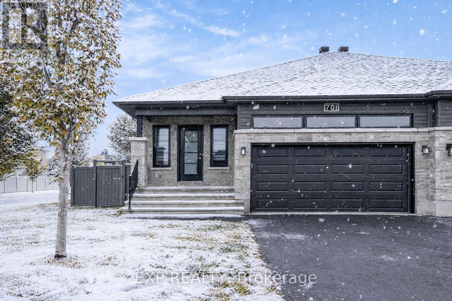 701 AZURE STREET, Russell, Ontario