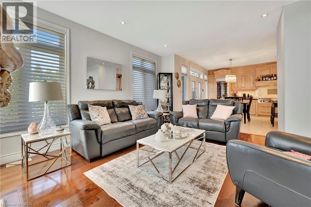 3 Rianna Court, Hamilton, Ontario  L9B 0G3 - Photo 9 - 40769543