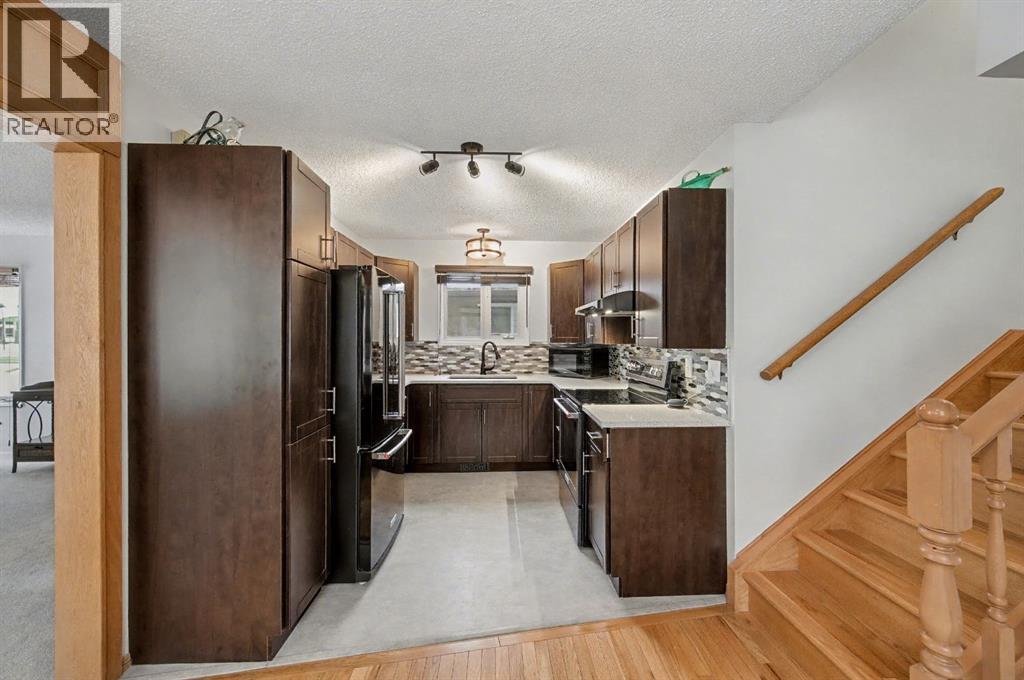 34 Woodglen Crescent Sw, Calgary, Alberta  T2W 4Y8 - Photo 7 - A2274962