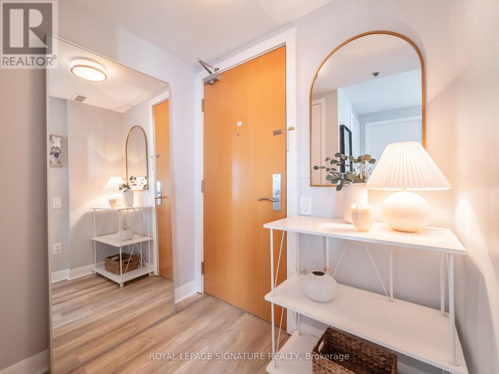 1410 - 375 King Street W, Toronto, Ontario  M5V 1K5 - Photo 2 - C12687066