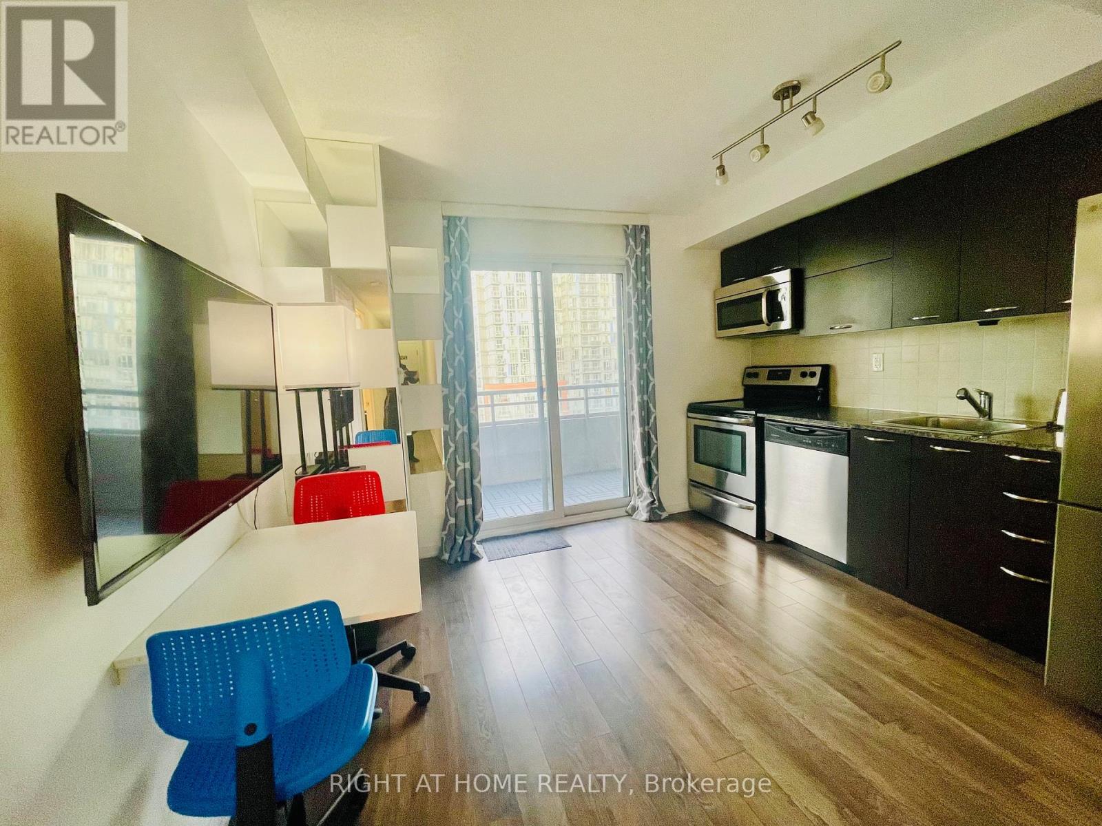 720 - 38 Joe Shuster Way, Toronto, Ontario  M6K 0A5 - Photo 10 - C12687080