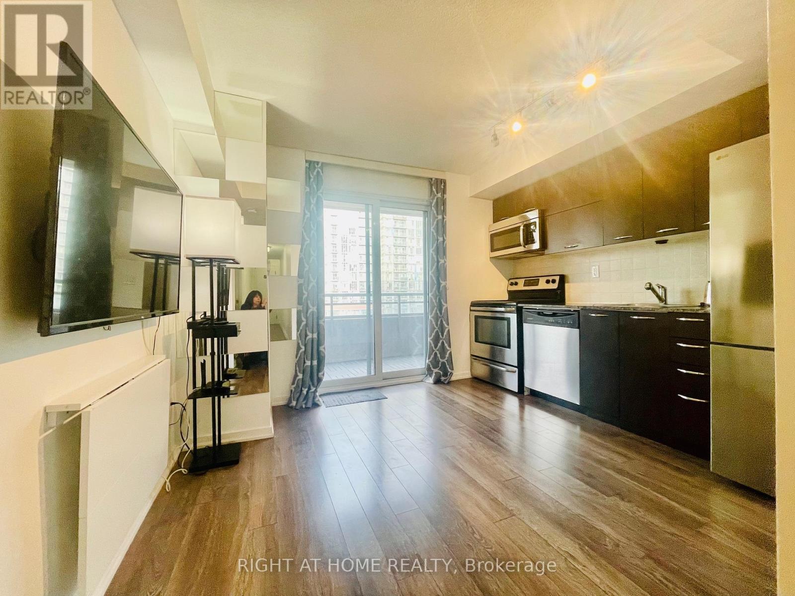 720 - 38 Joe Shuster Way, Toronto, Ontario  M6K 0A5 - Photo 8 - C12687080