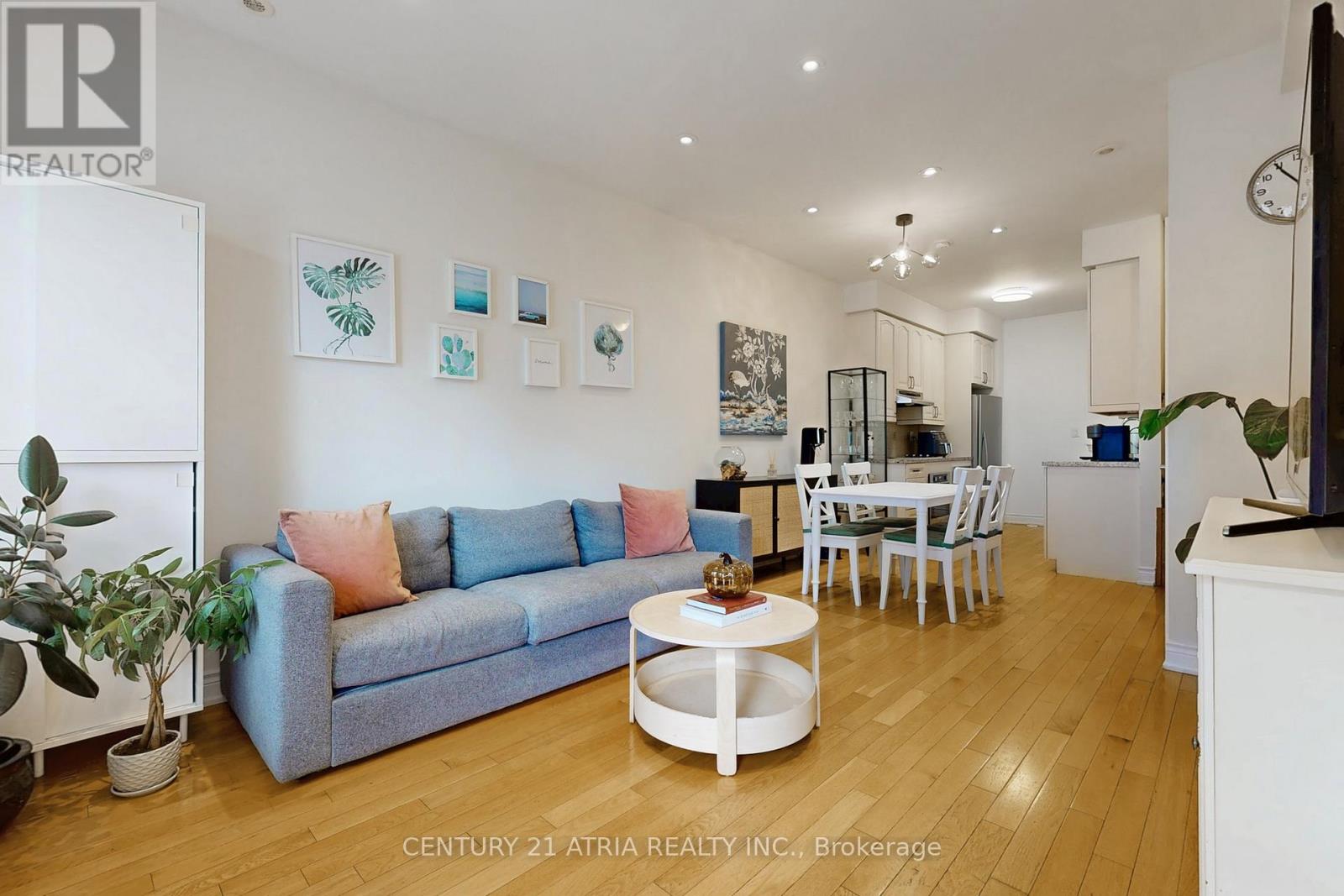 76 Hargrave Lane, Toronto, Ontario  M4N 0A4 - Photo 4 - C12687092