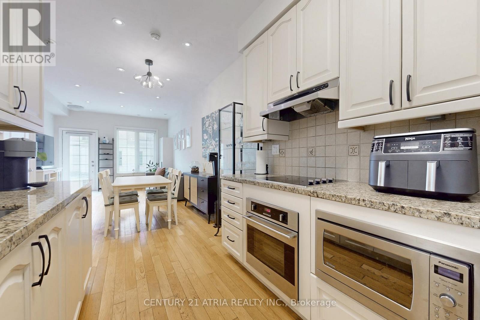 76 Hargrave Lane, Toronto, Ontario  M4N 0A4 - Photo 6 - C12687092