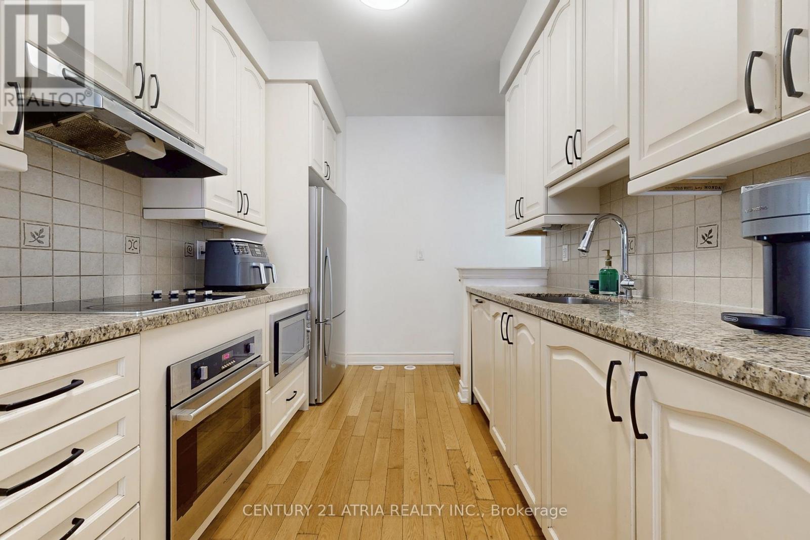 76 Hargrave Lane, Toronto, Ontario  M4N 0A4 - Photo 8 - C12687092