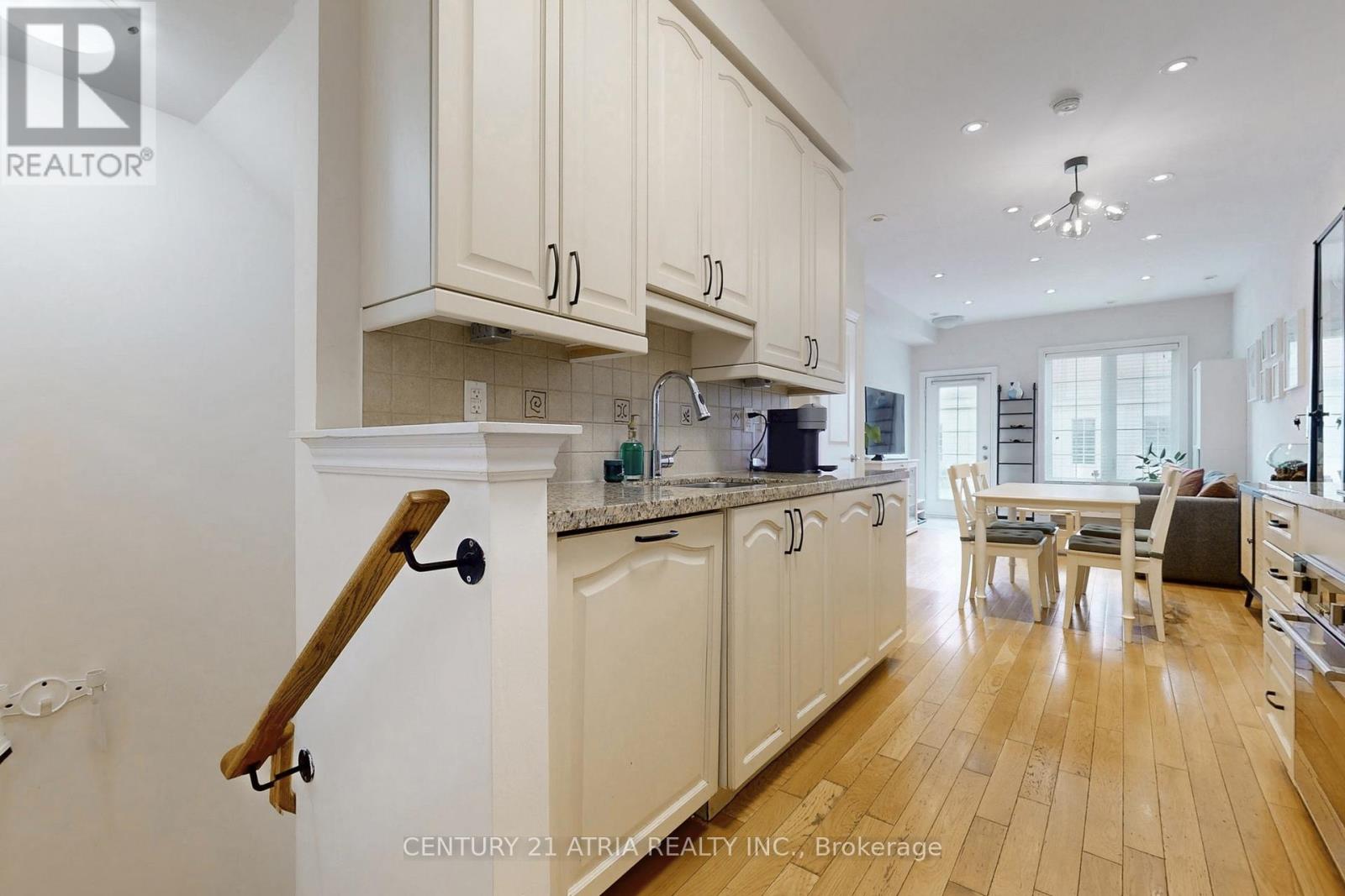 76 Hargrave Lane, Toronto, Ontario  M4N 0A4 - Photo 9 - C12687092