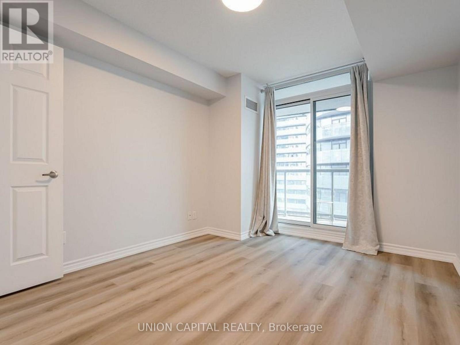 1007 - 19 Grand Trunk Crescent, Toronto (Waterfront Communities), Ontario  M5J 3A3 - Photo 18 - C12687152