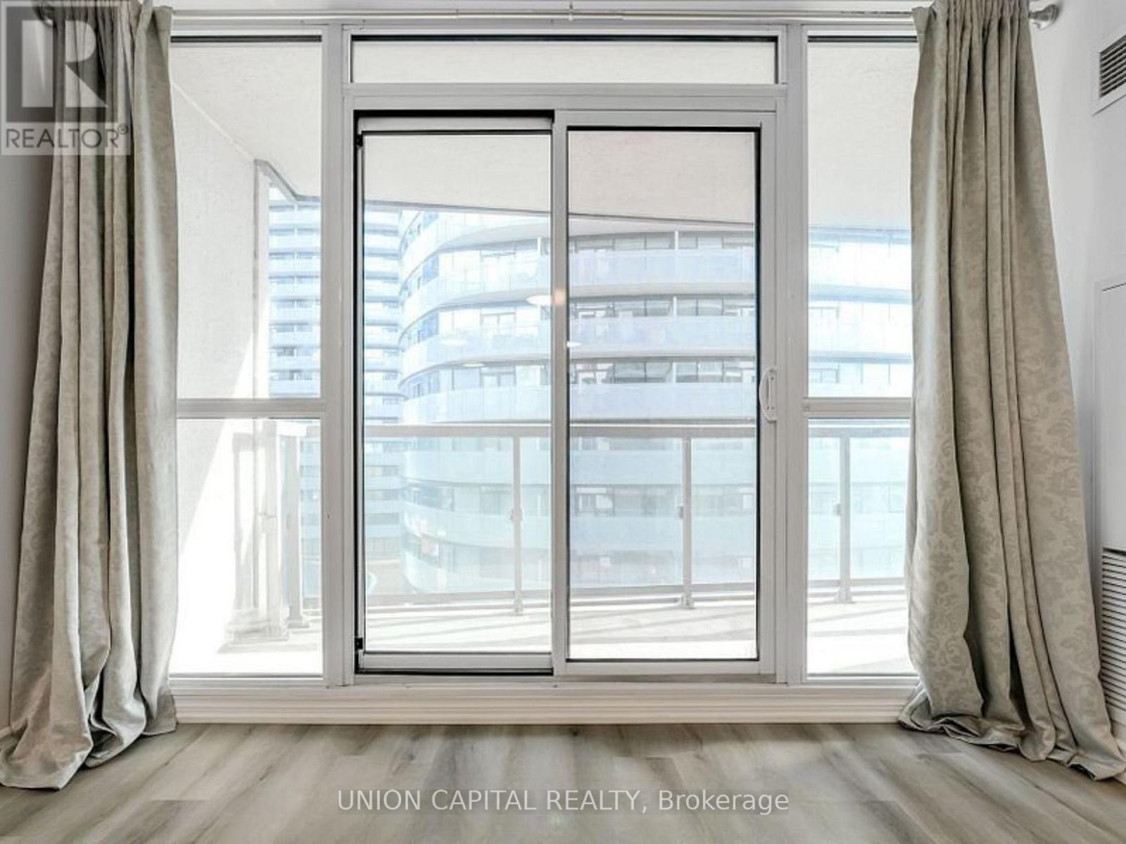 1007 - 19 Grand Trunk Crescent, Toronto (Waterfront Communities), Ontario  M5J 3A3 - Photo 21 - C12687152