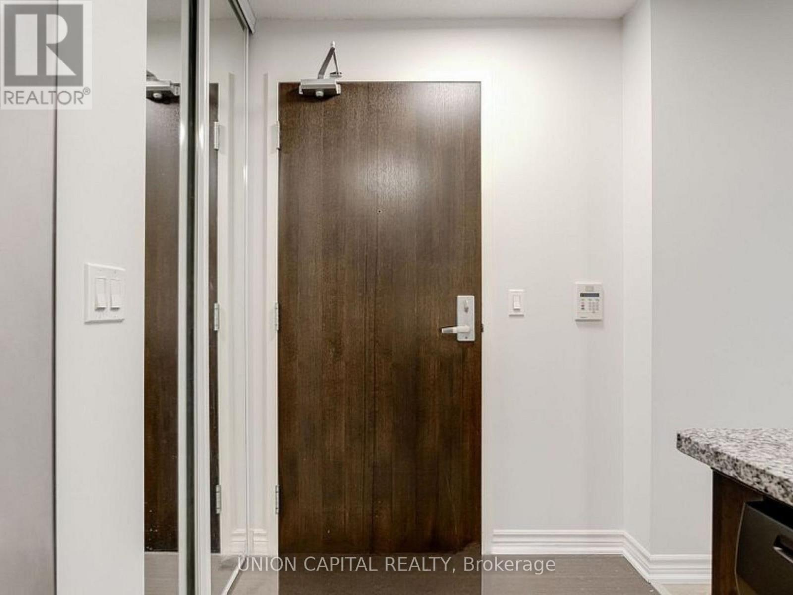 1007 - 19 Grand Trunk Crescent, Toronto (Waterfront Communities), Ontario  M5J 3A3 - Photo 27 - C12687152