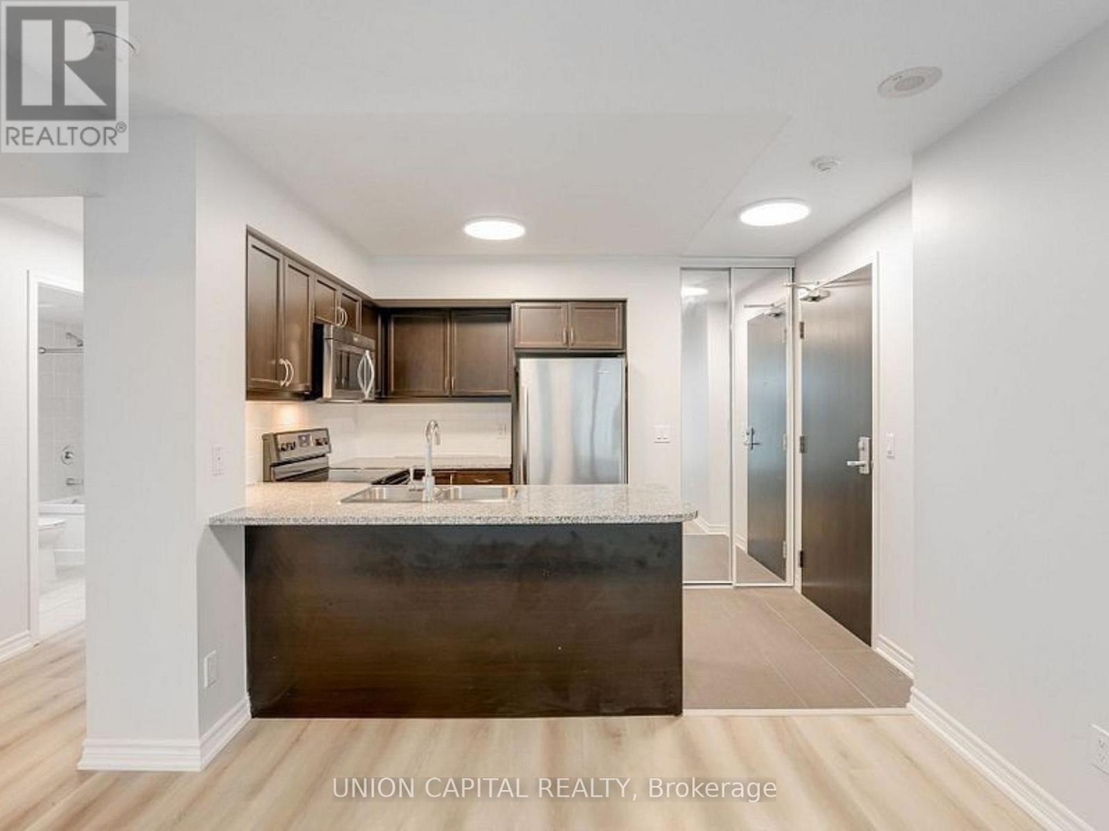 1007 - 19 Grand Trunk Crescent, Toronto (Waterfront Communities), Ontario  M5J 3A3 - Photo 9 - C12687152