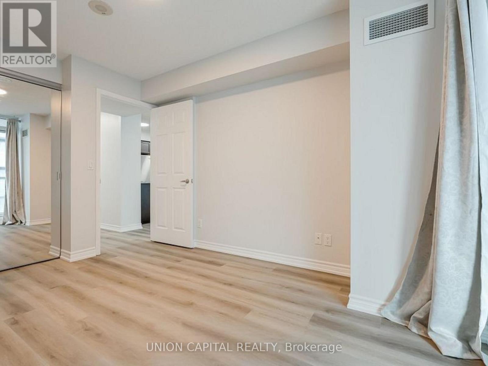 1007 - 19 Grand Trunk Crescent, Toronto, Ontario  M5J 3A3 - Photo 14 - C12687166